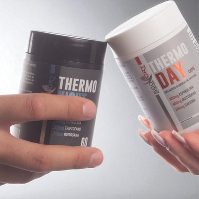 <p><strong>Refeições</strong> – 3 cápsulas do ThermoDay Dia antes do almoço + 2 cápsulas do ThermoDay Noite antes do jantar.</p>